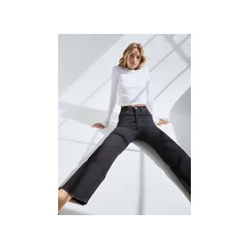  Levi's® Ribcage Straight Ankle